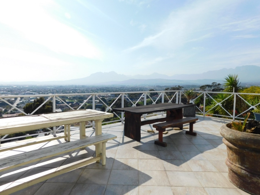 6 Bedroom Property for Sale in Mountainside Western Cape